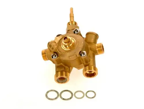 Bosch Wasserarmatur aus Messing mit mehreren Anschlussgewinden und einem zentralen Steuerelement, geeignet für Wasserleitungen. Enthalten sind auch Dichtscheiben.